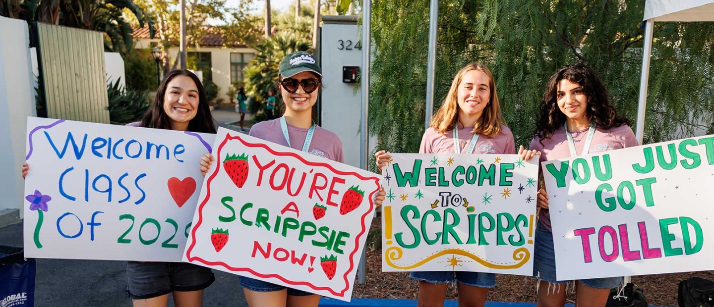 Scripps College Students holding up welcome signs