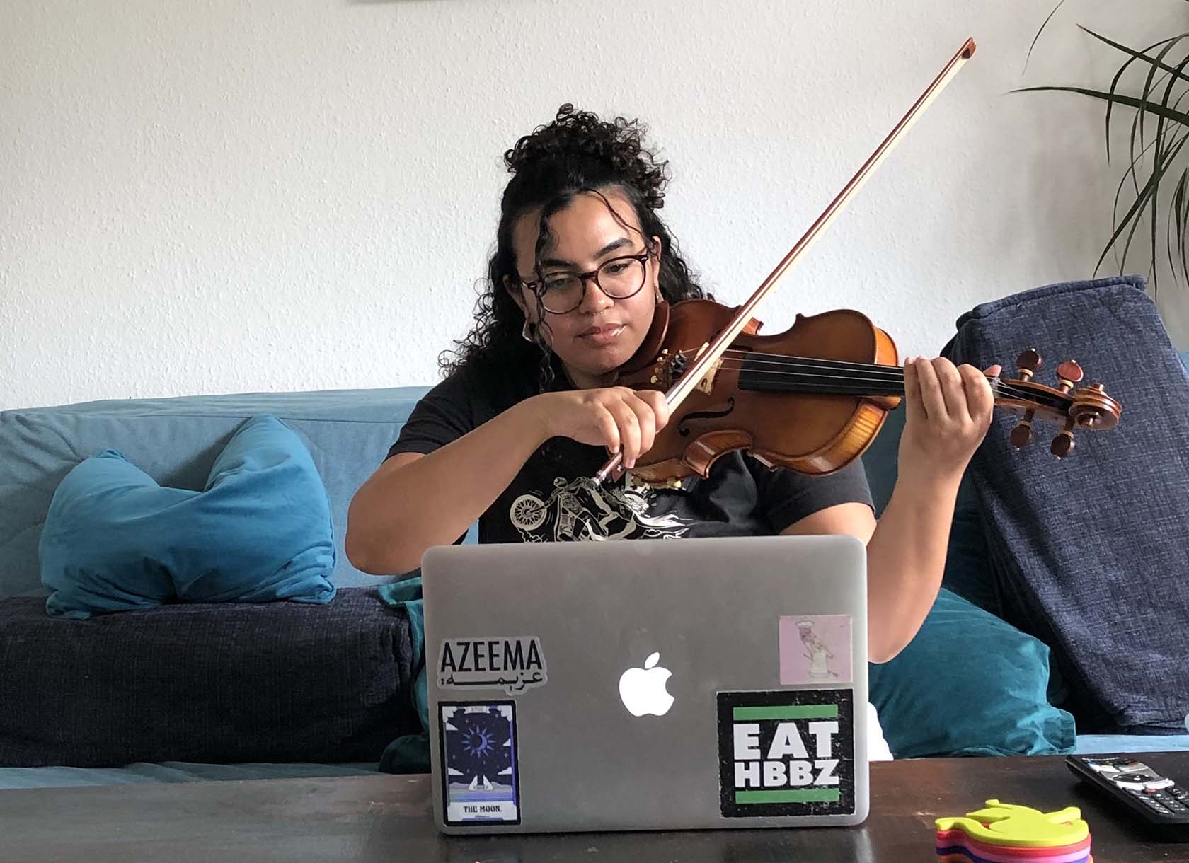 Scripps student Demiana Ibrahim '24 plays the violin