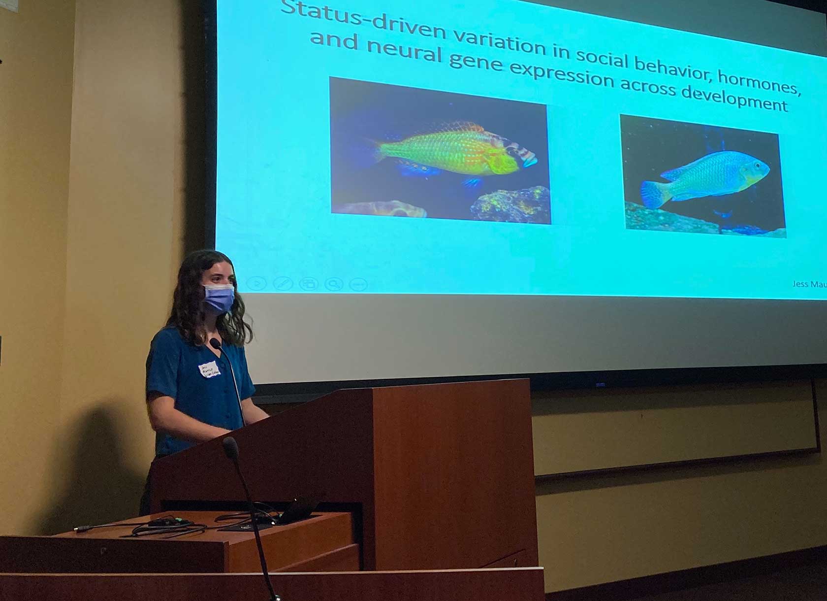 Jess Maurice ’22 presents her research at the Southern California Animal Behavior conference