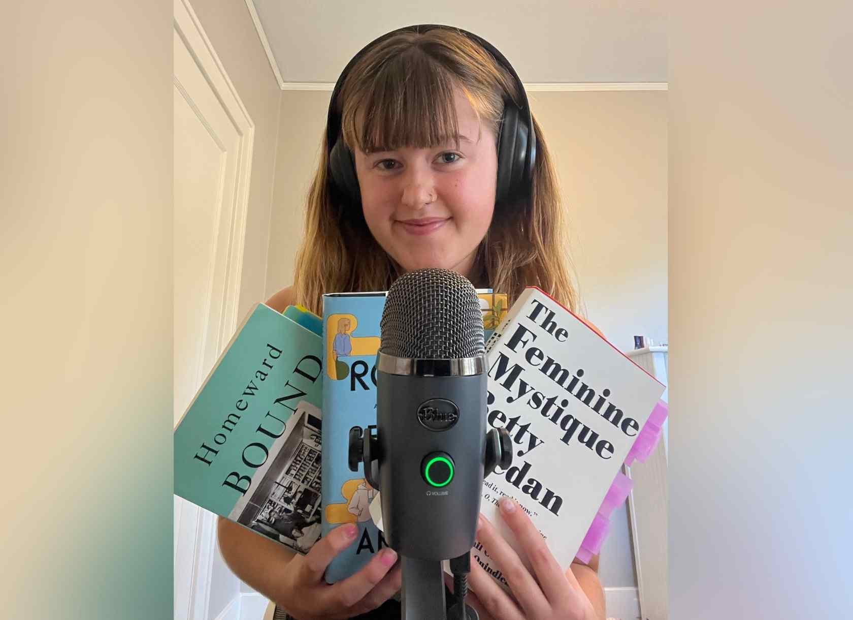 Portrait of Scripps student Mirabella Miller '24 holding her research books