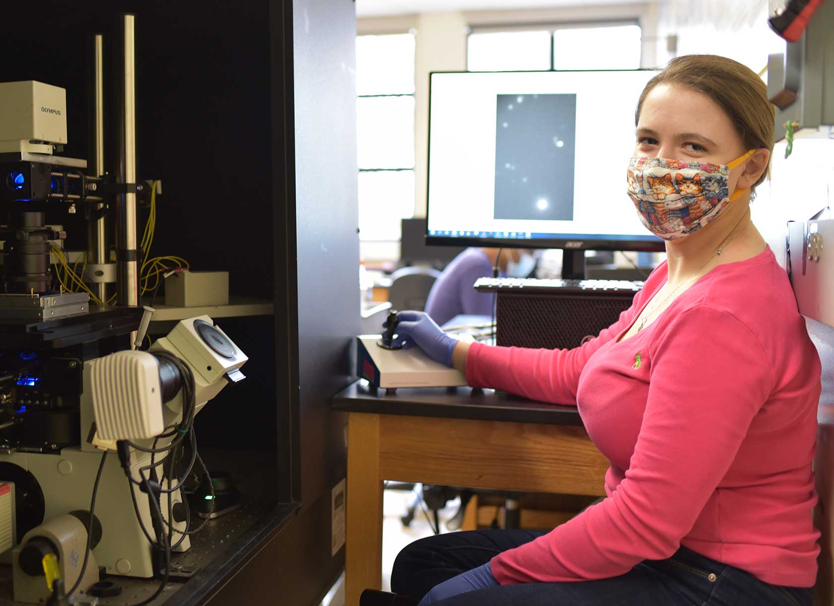 Daisy Achiriloaie ’24, a student at Scripps College in Southern California, does research with Assistant Professor of Physics Janet Sheung